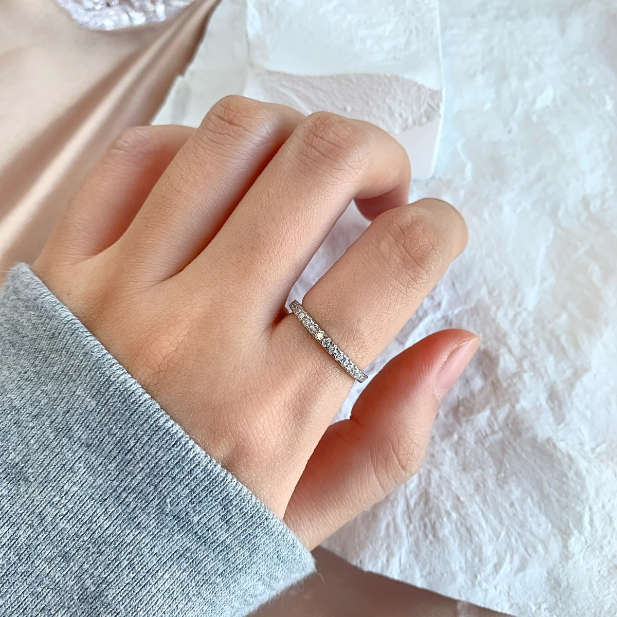 [baslovejewels]Delicate Sparkling Round Cut Daily Ring