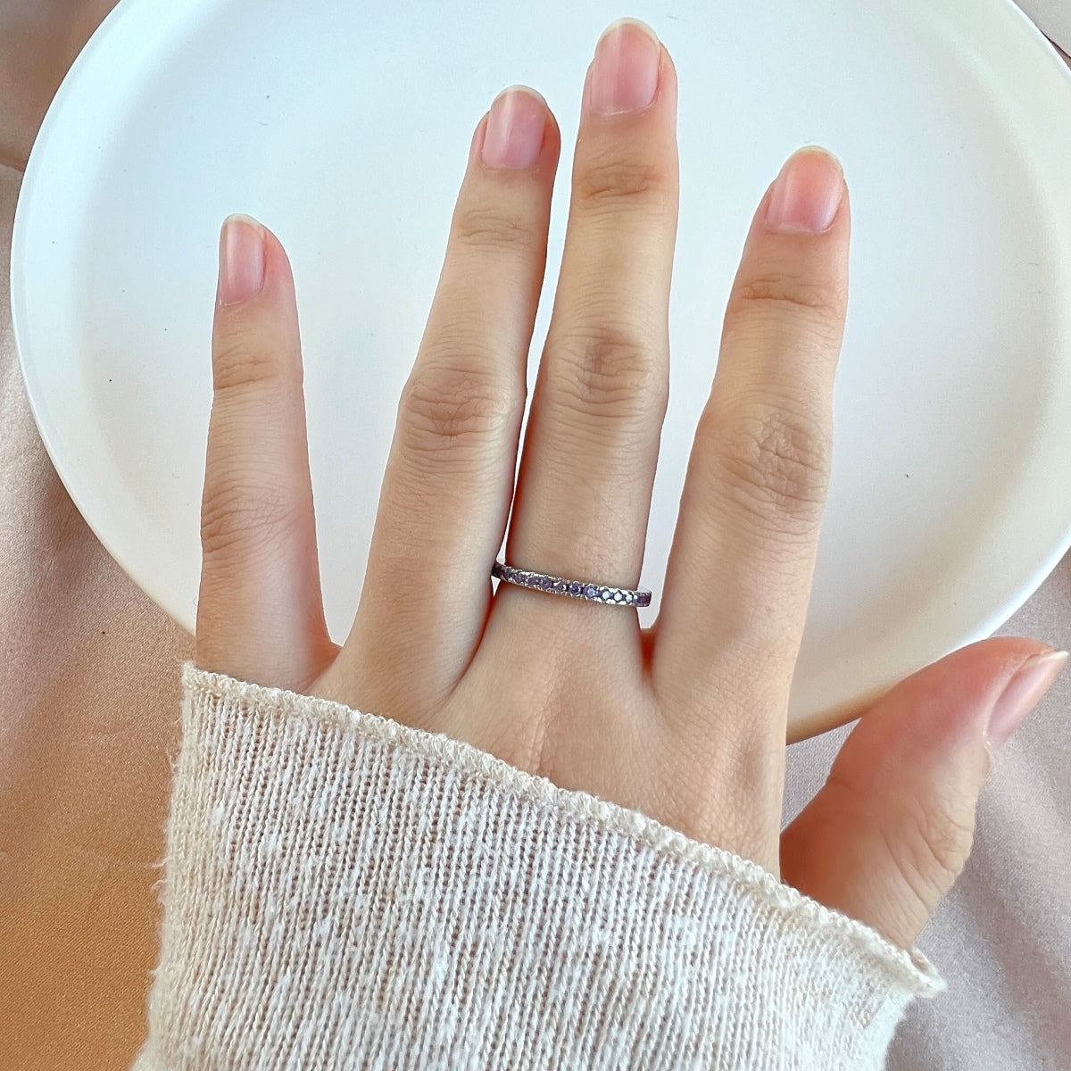 [baslovejewels]Delicate Sparkling Round Cut Daily Ring
