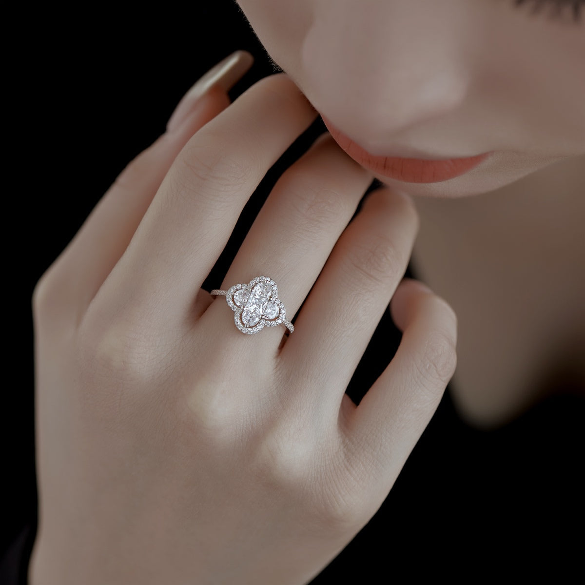 [baslovejewels]Luxurious Eternity Flower Shape Banquet Ring