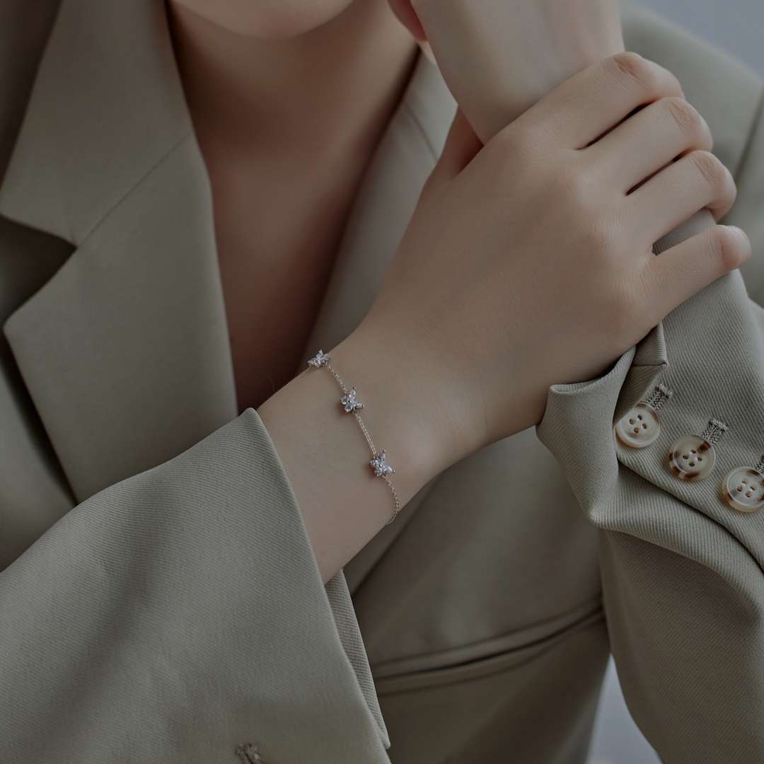 [baslovejewels]Radiant Butterfly Shape Necklace