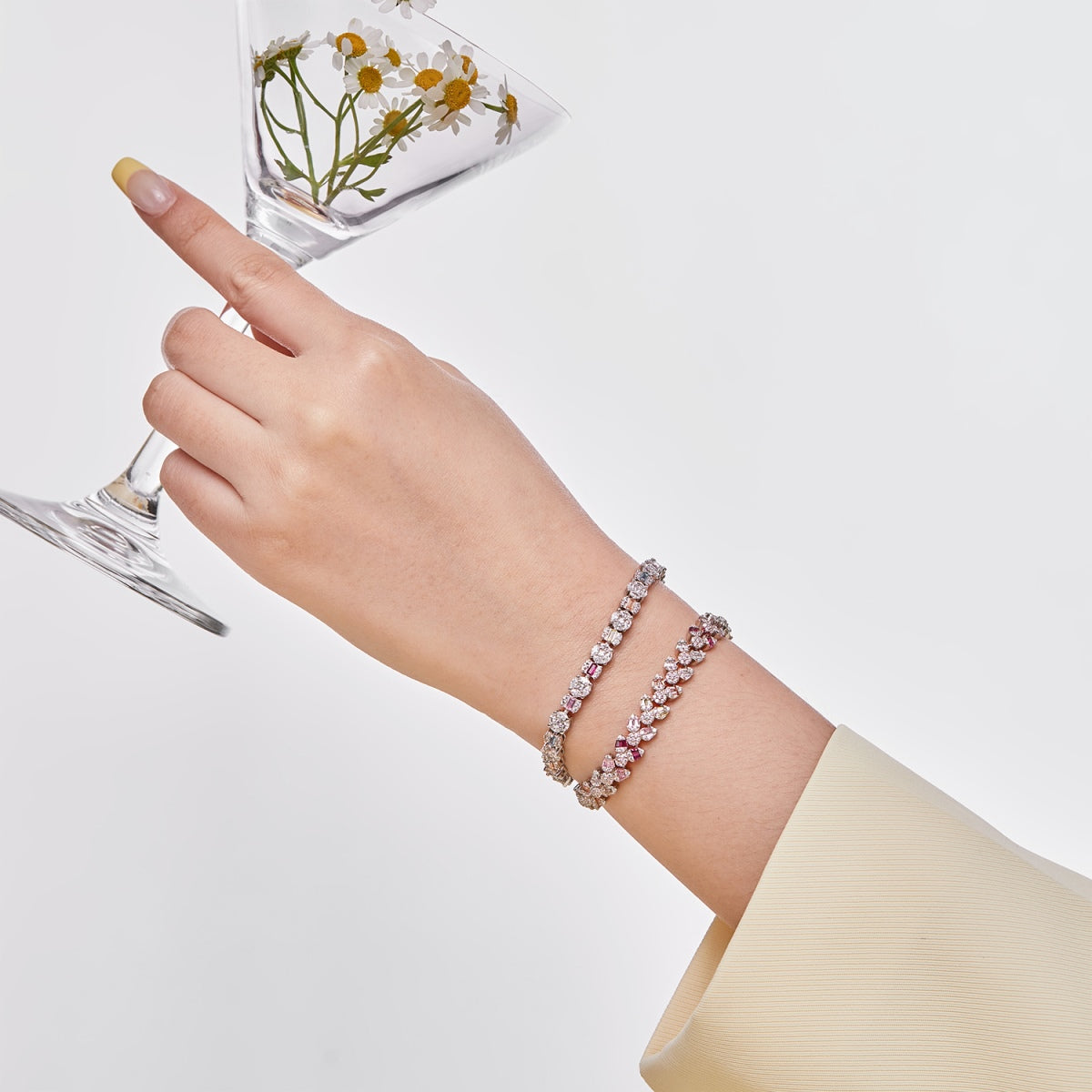 [baslovejewels]Dainty Exquisite Flower Shape Daily Bracelet